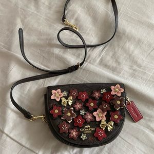 Ellen crossbody with daisy applique hotsell